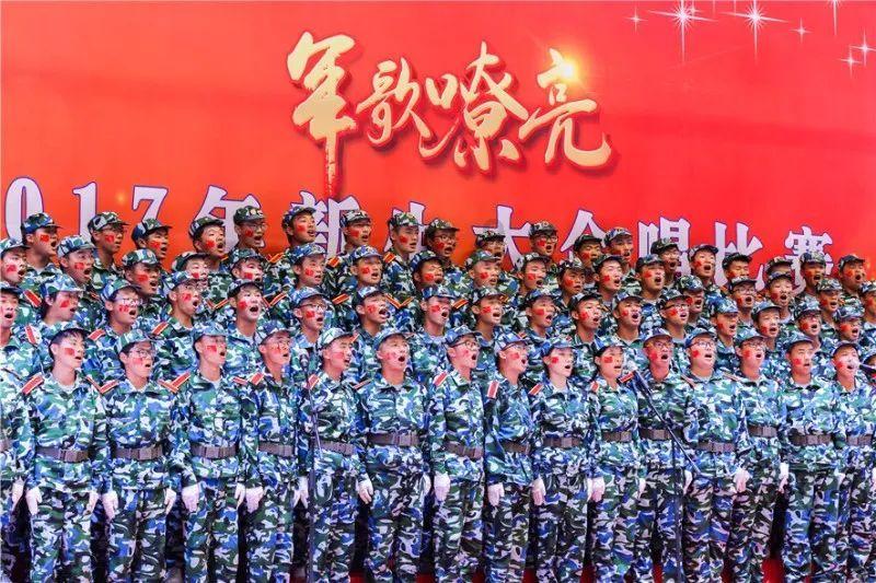 宝马4系ICR改色膜多洛塔紫,神秘而优雅的奢华