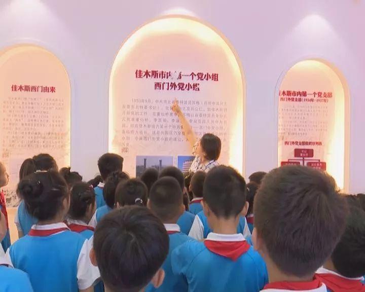 无限翻滚小球