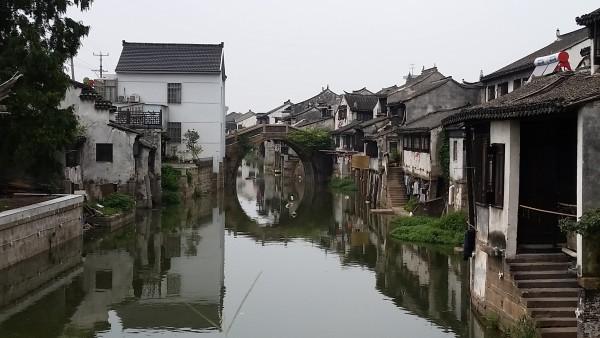看老公聊天记录，发现他每天告诉我很忙没时间聊都在和别人聊天，我就把他赶走了，不让他回家了这样做犯？游戏画面